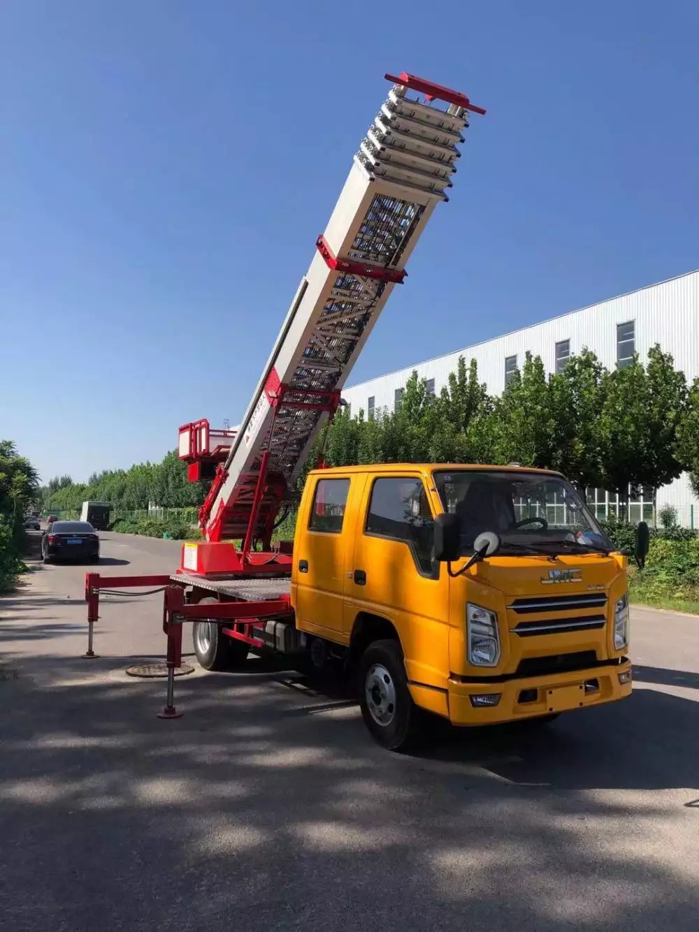 泉州丰泽附近的云梯车出租服务：轻松解决高空作业需求